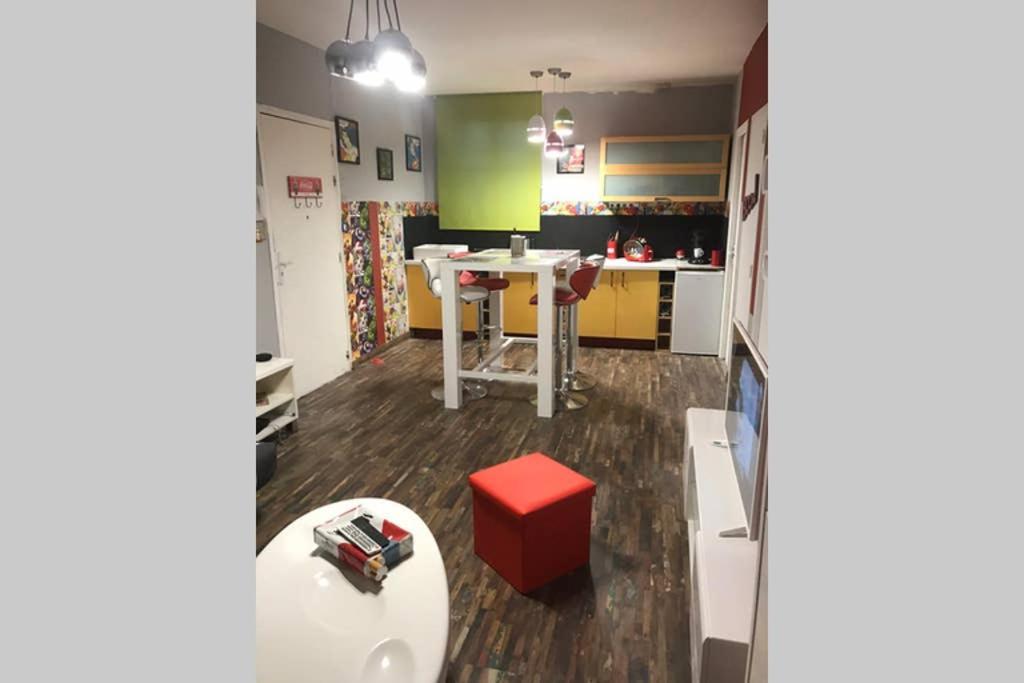 Appartement Style Pop Art Avec Garage Centre Historique Beziers Exterior photo