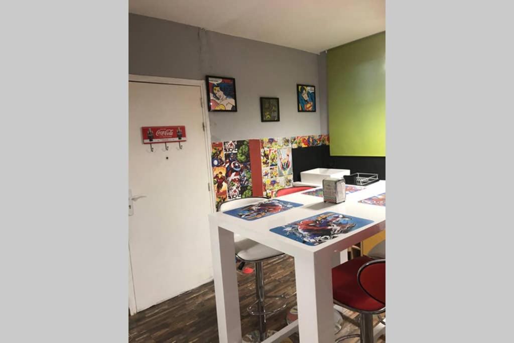 Appartement Style Pop Art Avec Garage Centre Historique Beziers Exterior photo