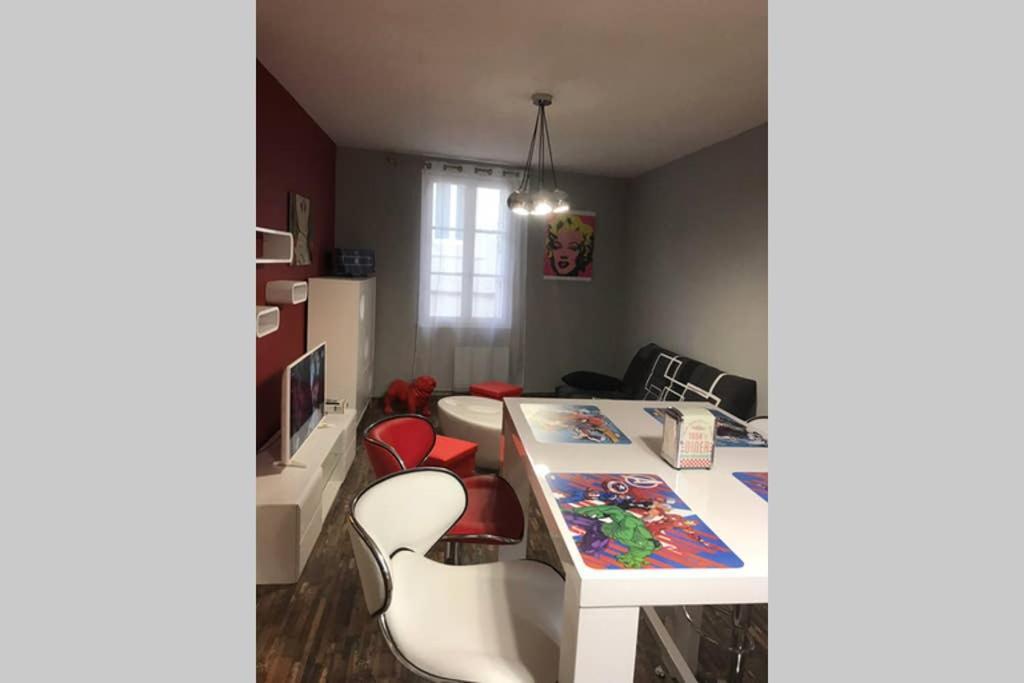 Appartement Style Pop Art Avec Garage Centre Historique Beziers Exterior photo